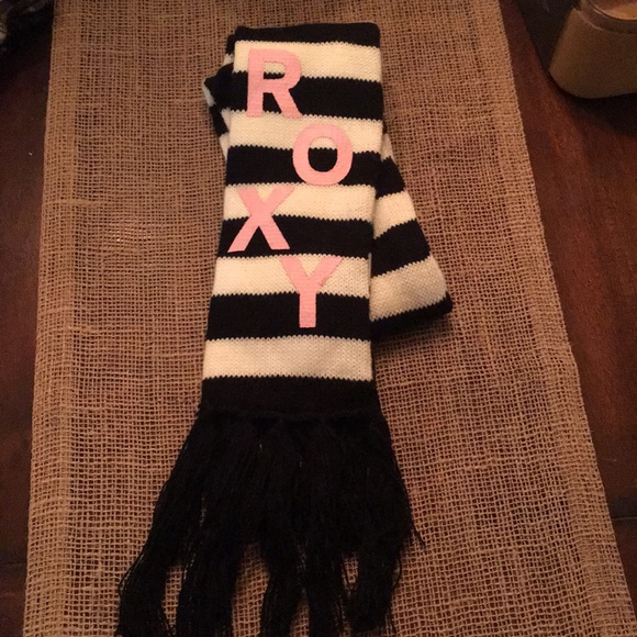 Roxy Accessories - Roxy black and white striped scarf Roxy Accessories - Roxy black and white striped scarf